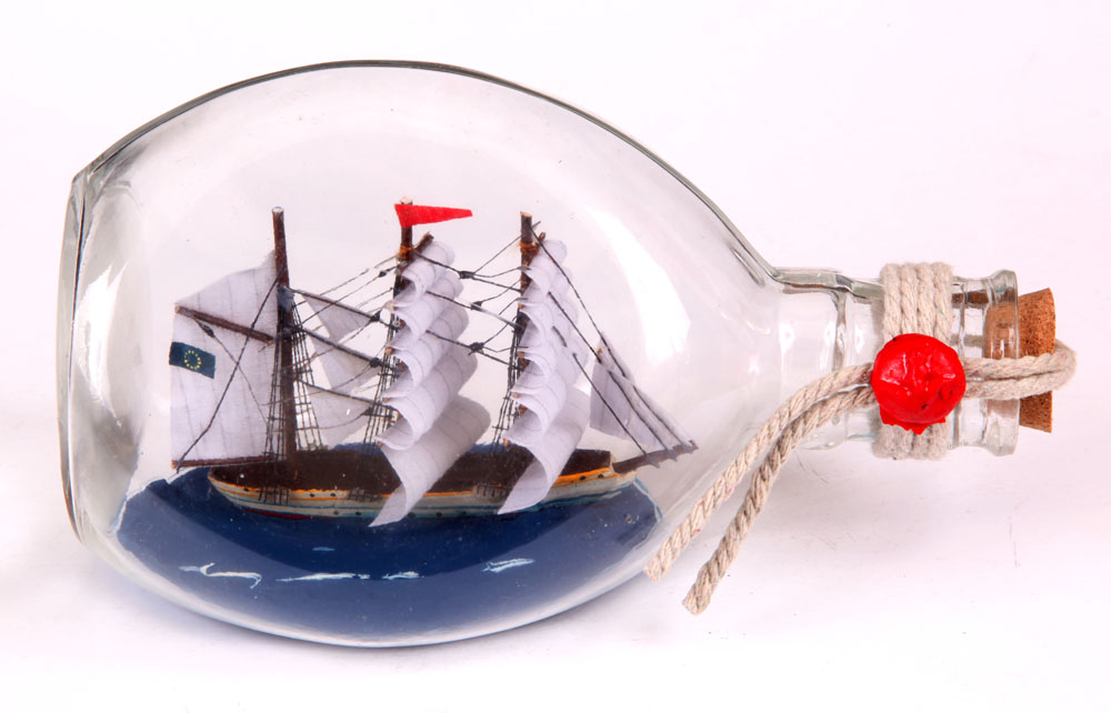 foto lodi�ka v l�hvi - st�edn�